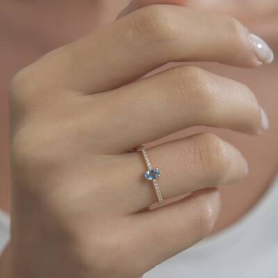 0,34 Karat Blue Topaz Yüzük