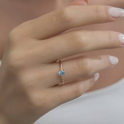 0,40 Karat Blue Topaz Yüzük