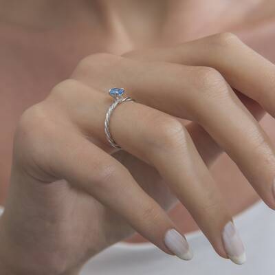 0,47 Karat Blue Topaz Yüzük