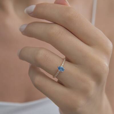 0,62 Karat Pırlantalı Blue Topaz Yüzük